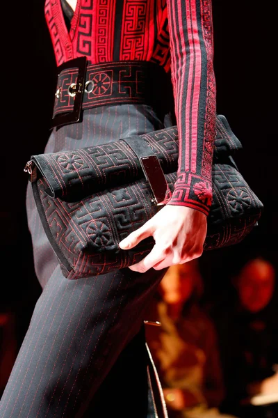 Look 11
